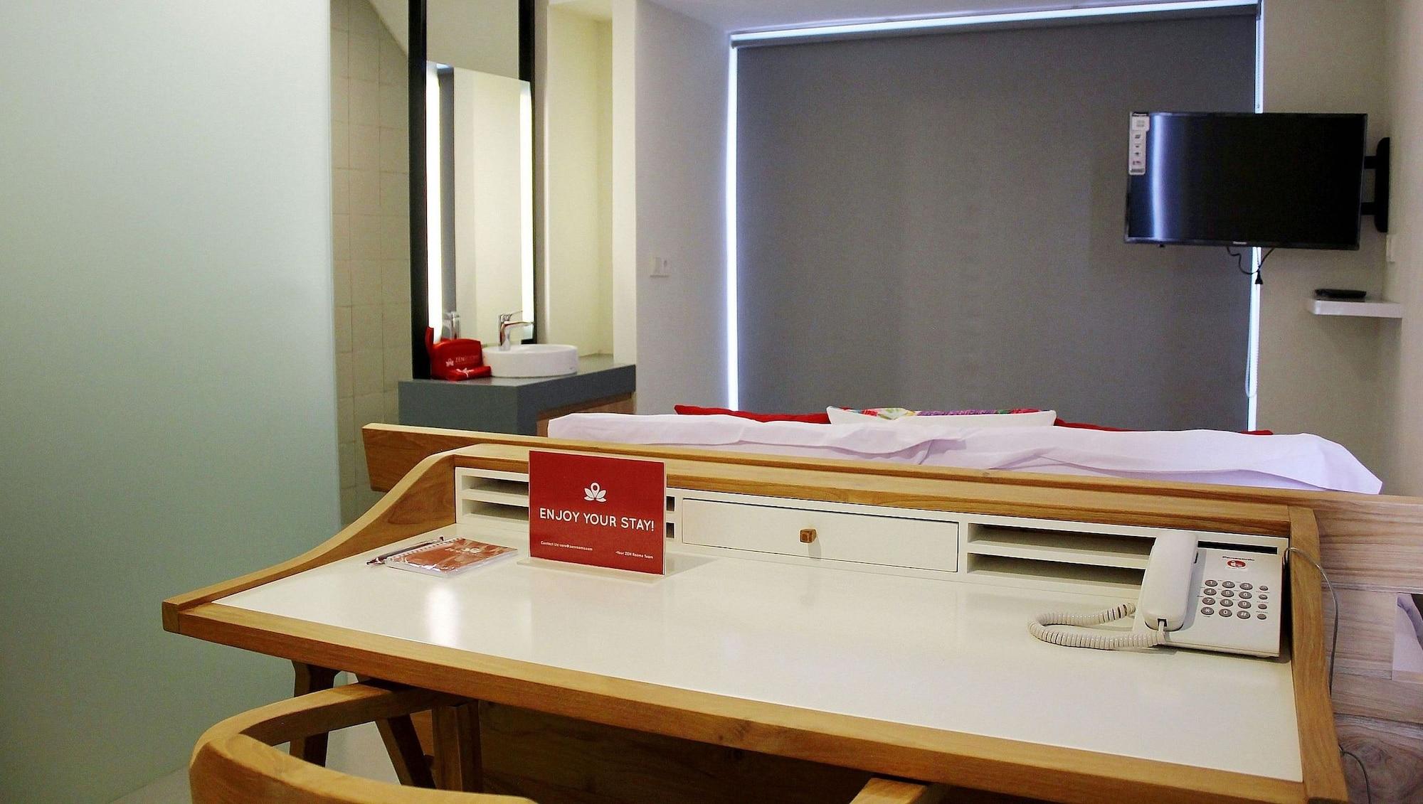 Zen Rooms Patra Kuningan Syariah Giacarta Esterno foto