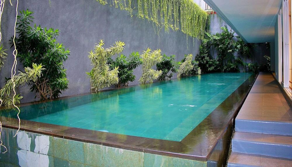 Zen Rooms Patra Kuningan Syariah Giacarta Esterno foto