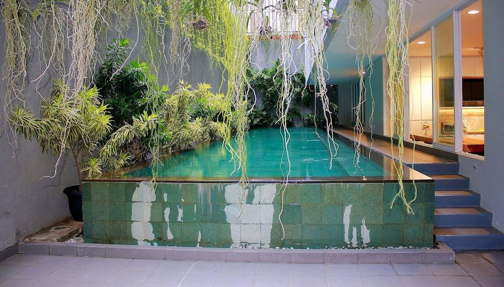 Zen Rooms Patra Kuningan Syariah Giacarta Esterno foto