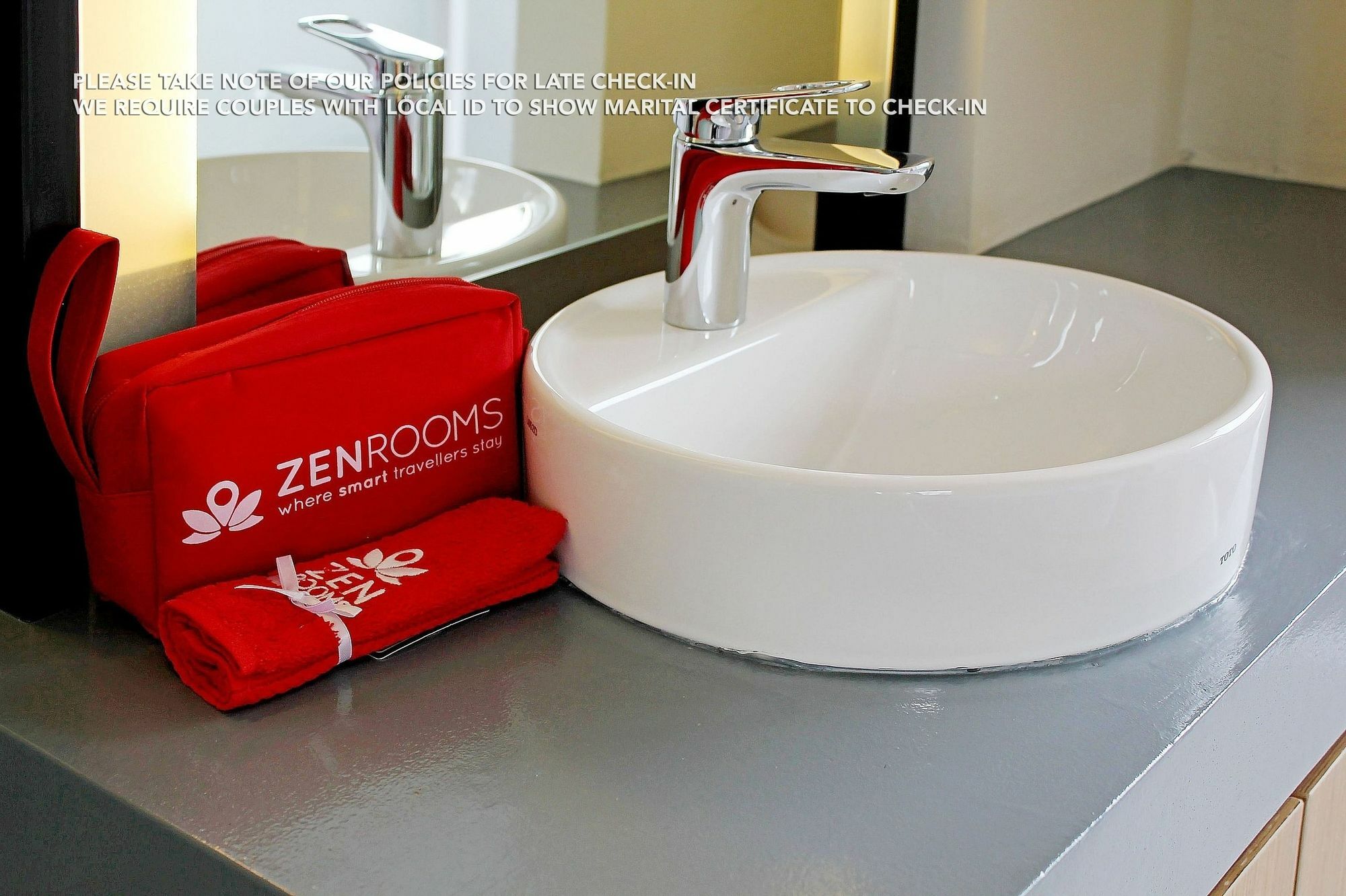 Zen Rooms Patra Kuningan Syariah Giacarta Esterno foto
